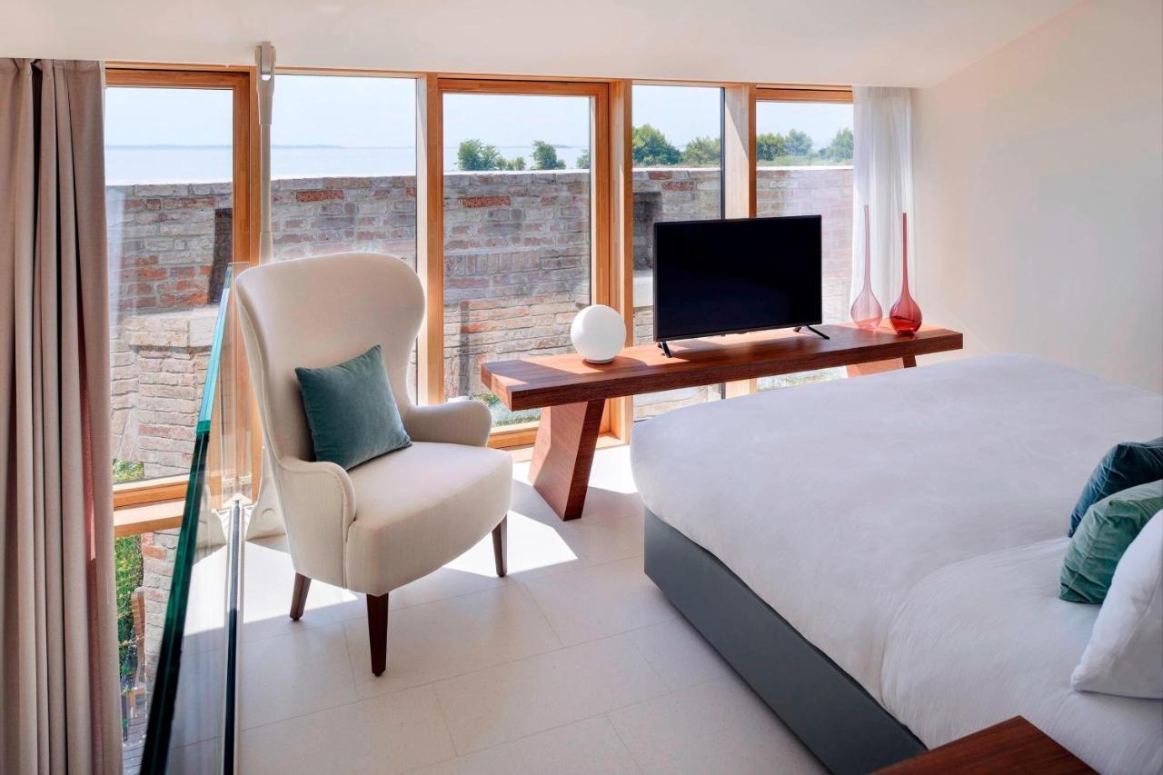 La Maisonette Loft Suite Private Pool Split Level