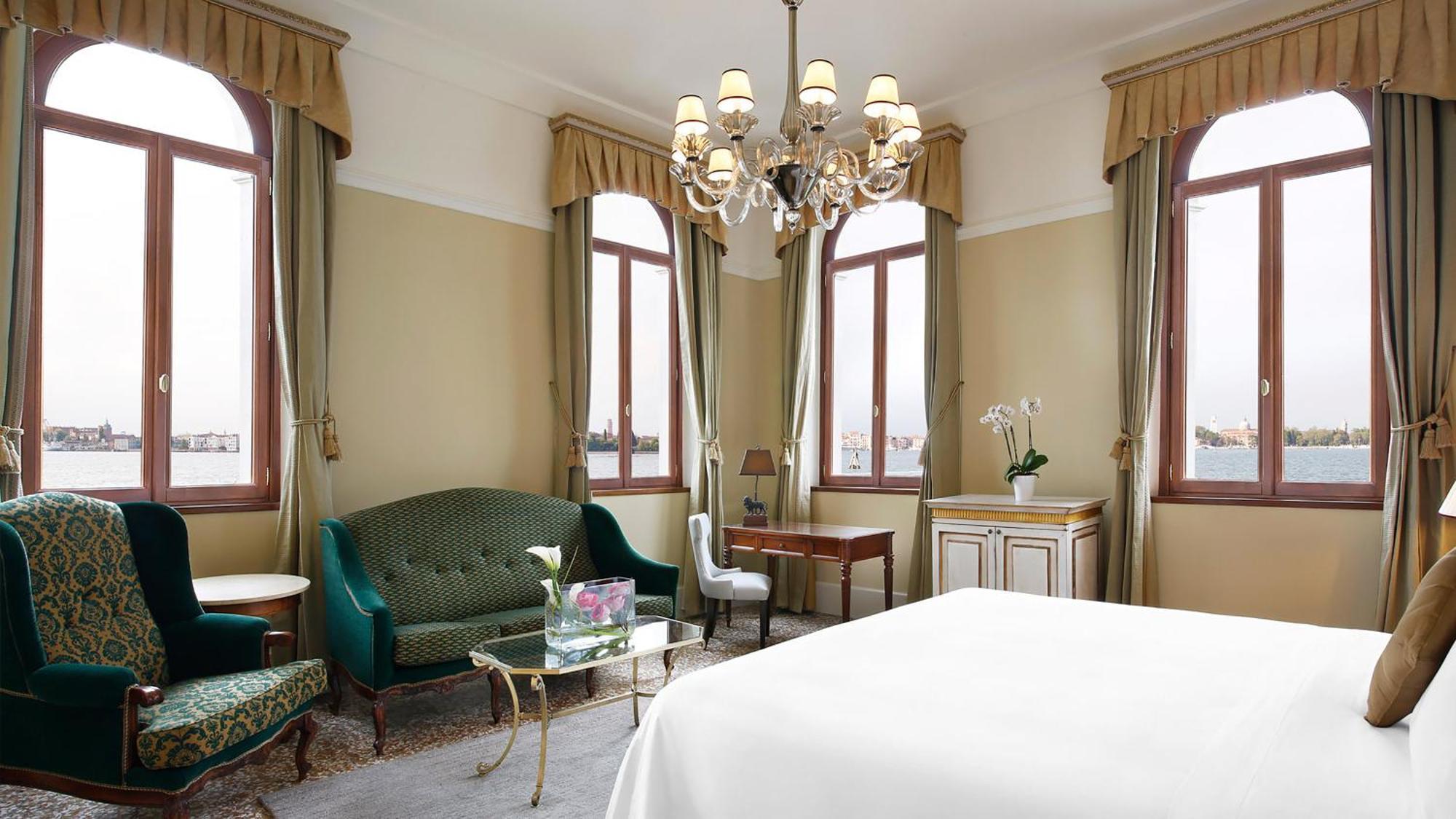 Grand Deluxe Room Lagoon View
